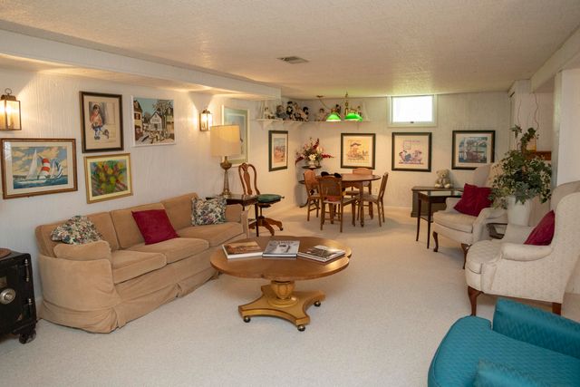 8600 S 12th Street, Portage, MI 49024