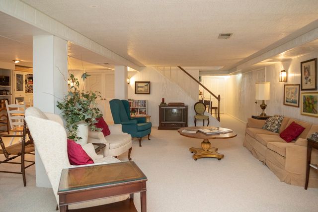 8600 S 12th Street, Portage, MI 49024
