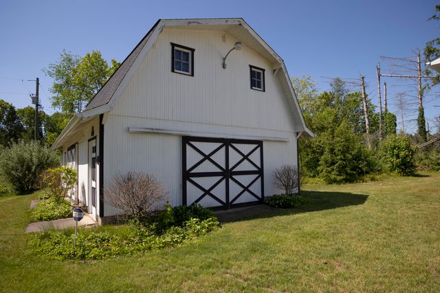 8600 S 12th Street, Portage, MI 49024