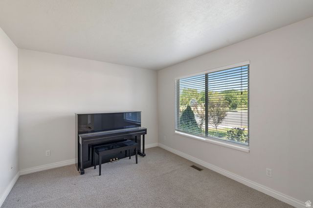 182 S MORNING MIST LN, Kaysville, UT 84037