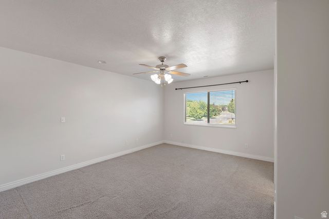 182 S MORNING MIST LN, Kaysville, UT 84037