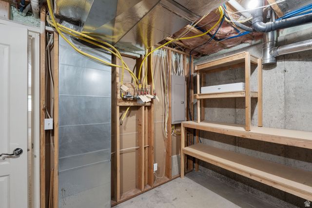 182 S MORNING MIST LN, Kaysville, UT 84037