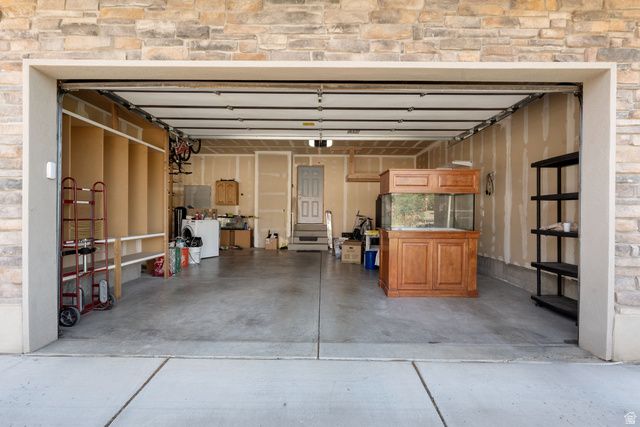 182 S MORNING MIST LN, Kaysville, UT 84037