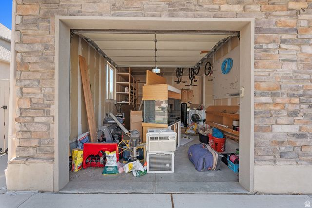 182 S MORNING MIST LN, Kaysville, UT 84037