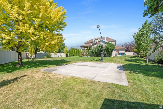 182 S MORNING MIST LN, Kaysville, UT 84037
