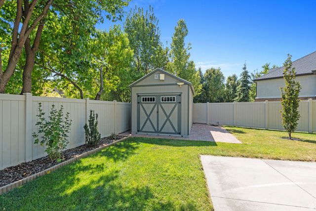 182 S MORNING MIST LN, Kaysville, UT 84037
