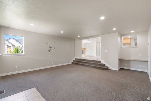 182 S MORNING MIST LN, Kaysville, UT 84037