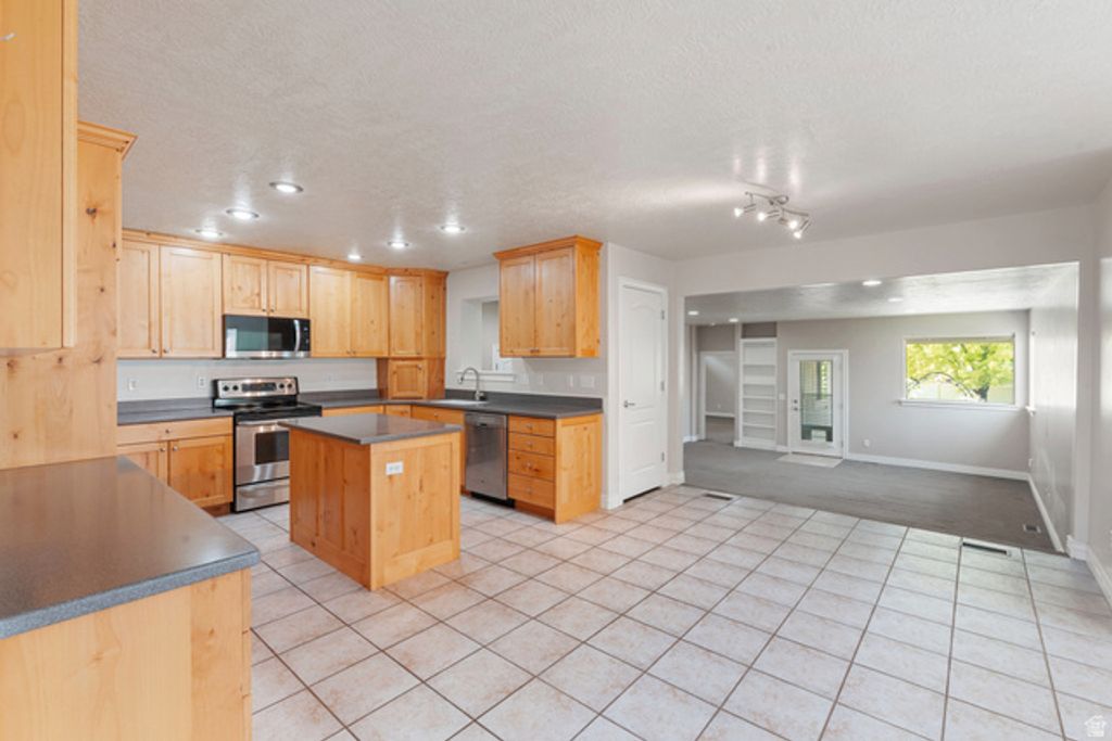 182 S MORNING MIST LN, Kaysville, UT 84037 — photo 3