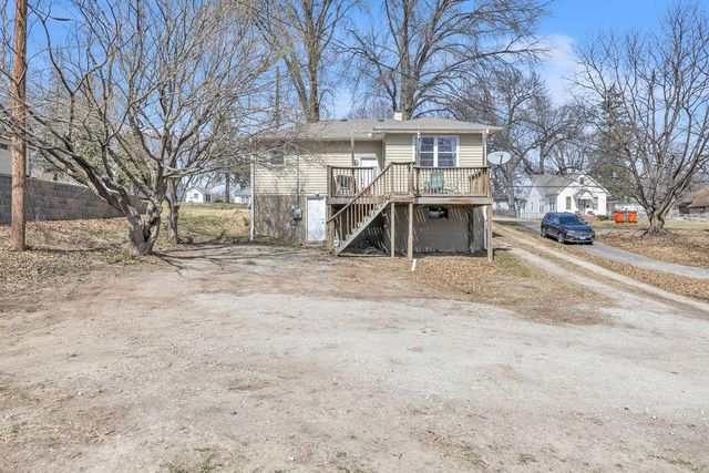 3114 Gene Field Road, St Joseph, MO 64506