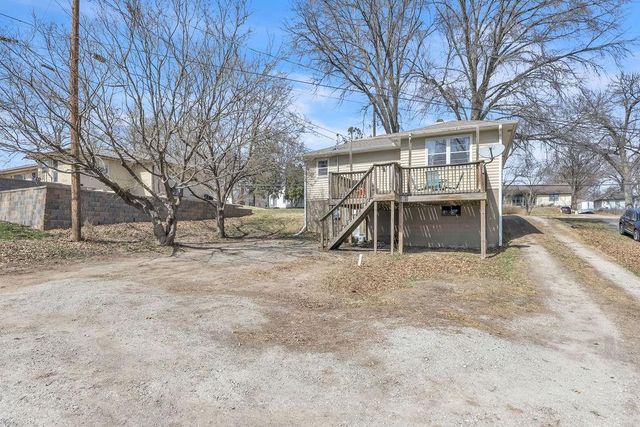 3114 Gene Field Road, St Joseph, MO 64506