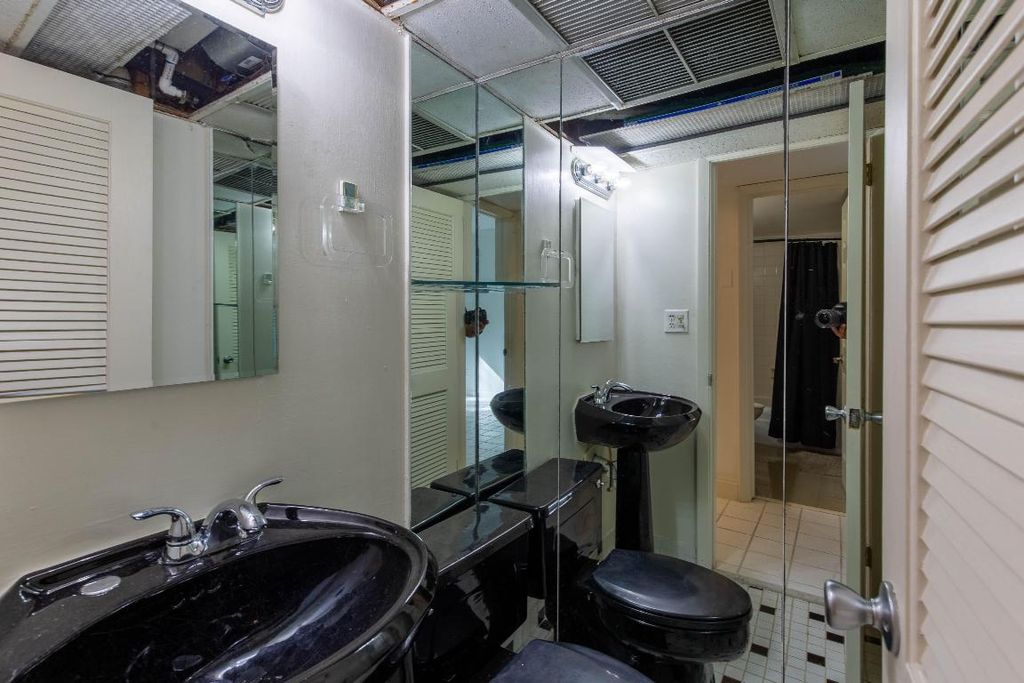 Image 6 of property listing at 2565 S Ocean Boulevard 1100, Palm Beach, FL 33480