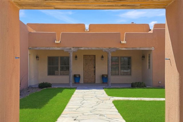3 A Loma Manzanita, Santa Fe, NM 87506