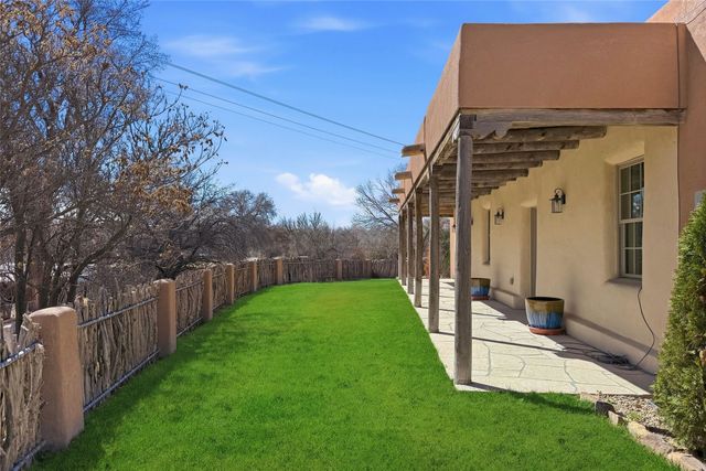3 A Loma Manzanita, Santa Fe, NM 87506