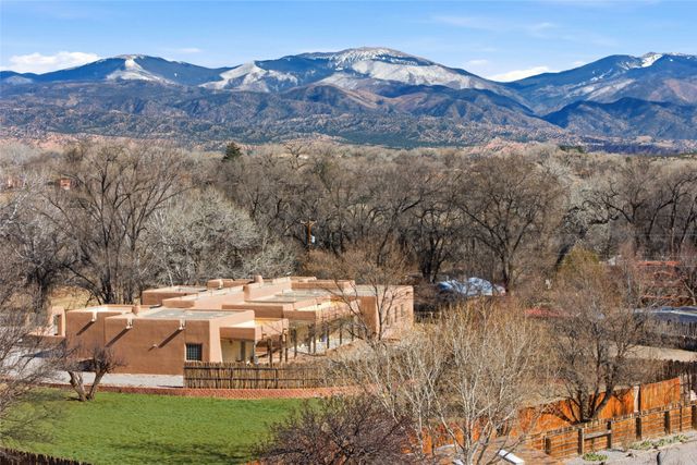 3 A Loma Manzanita, Santa Fe, NM 87506