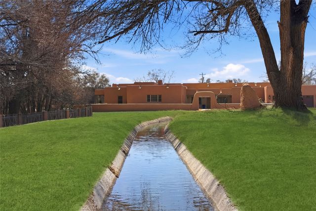 3 A Loma Manzanita, Santa Fe, NM 87506