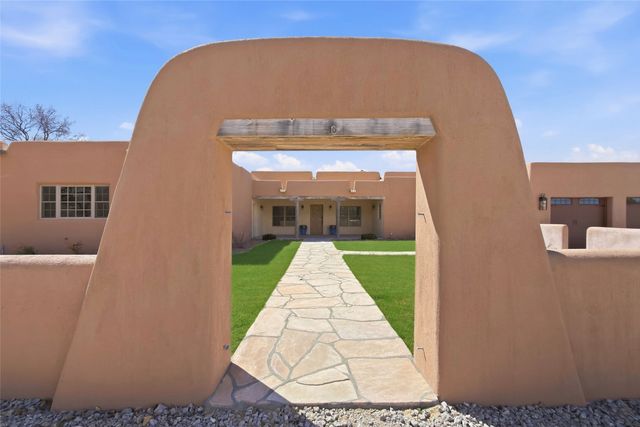 3 A Loma Manzanita, Santa Fe, NM 87506