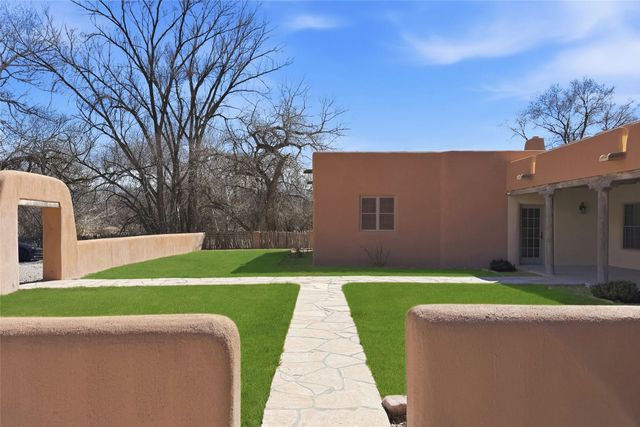3 A Loma Manzanita, Santa Fe, NM 87506