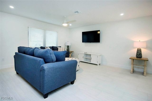 5117 Sea Bell RD A102, Sanibel, FL 33957