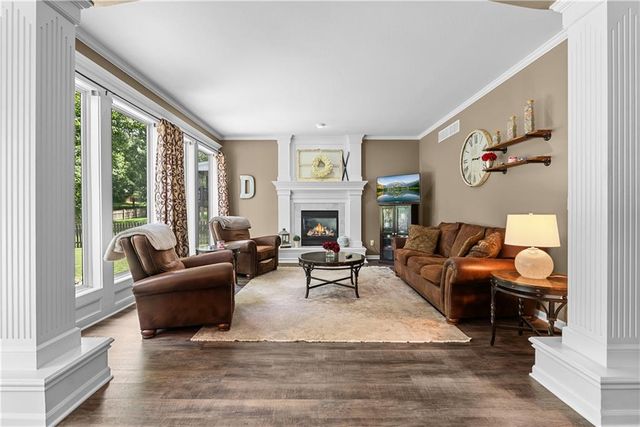 5717 NE Coral Drive, Lee's Summit, MO 64064