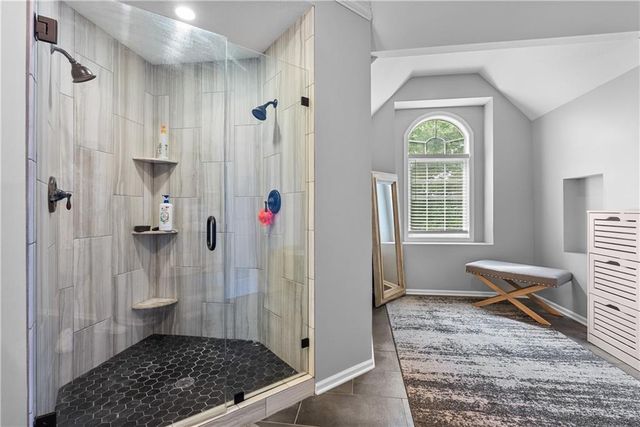 5717 NE Coral Drive, Lee's Summit, MO 64064
