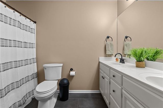 5717 NE Coral Drive, Lee's Summit, MO 64064