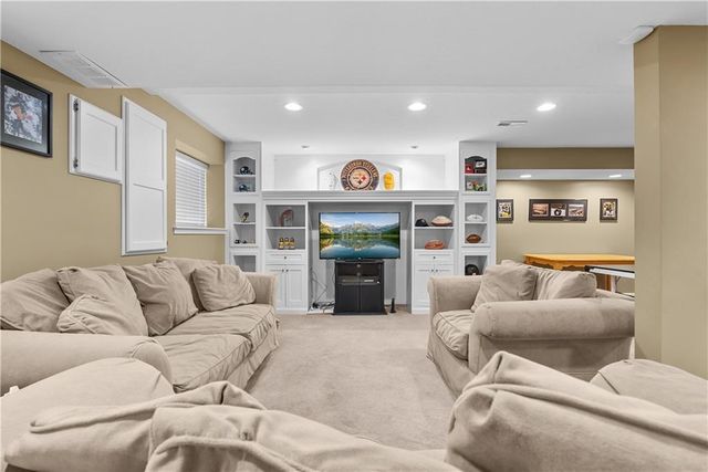5717 NE Coral Drive, Lee's Summit, MO 64064