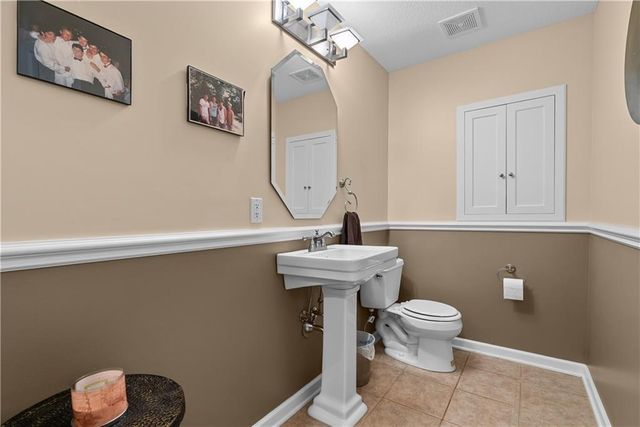 5717 NE Coral Drive, Lee's Summit, MO 64064