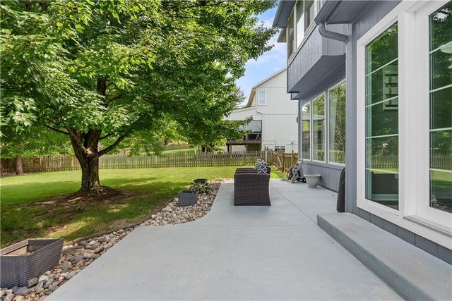 5717 NE Coral Drive, Lee's Summit, MO 64064