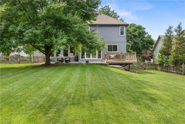 5717 NE Coral Drive, Lee's Summit, MO 64064