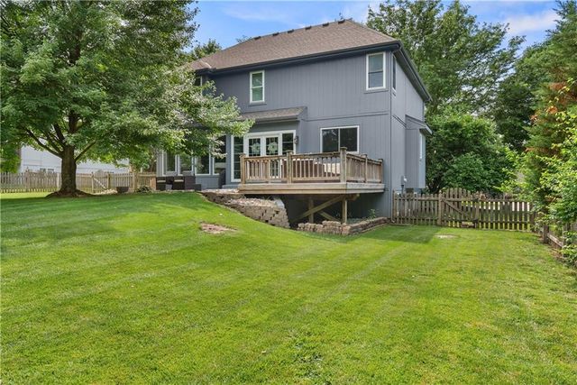 5717 NE Coral Drive, Lee's Summit, MO 64064