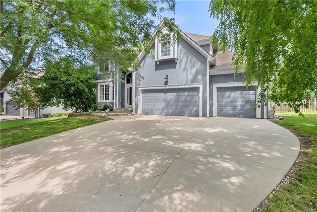 5717 NE Coral Drive, Lee's Summit, MO 64064