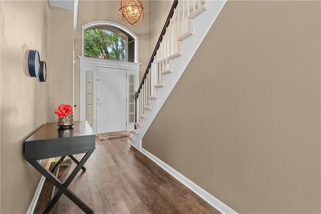 5717 NE Coral Drive, Lee's Summit, MO 64064