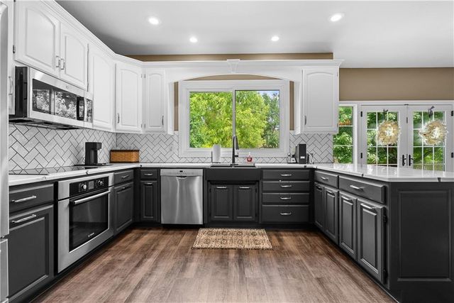 5717 NE Coral Drive, Lee's Summit, MO 64064