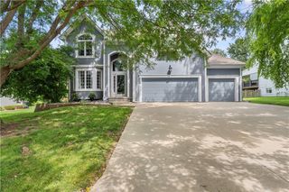 5717 NE Coral Drive, Lee's Summit, MO 64064