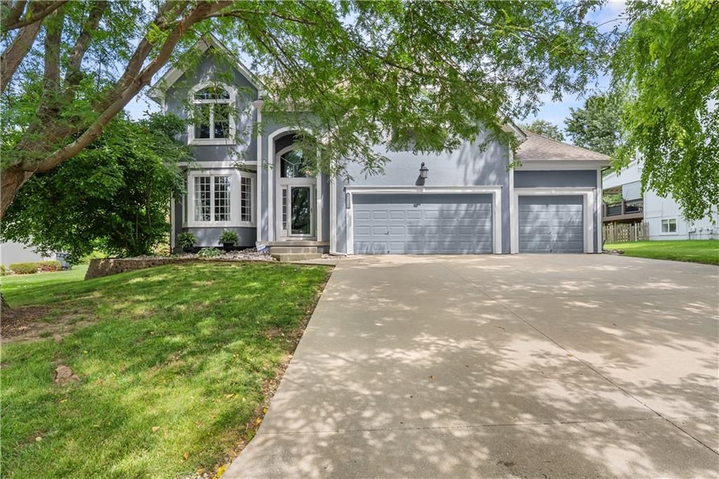 5717 NE Coral Drive, Lee's Summit, MO 64064