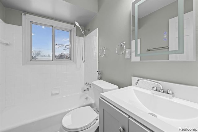 22644 Hill Street, Warren, MI 48091