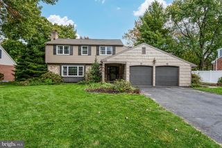 1221 COUNTRY CLUB DR, Lancaster, PA 17601