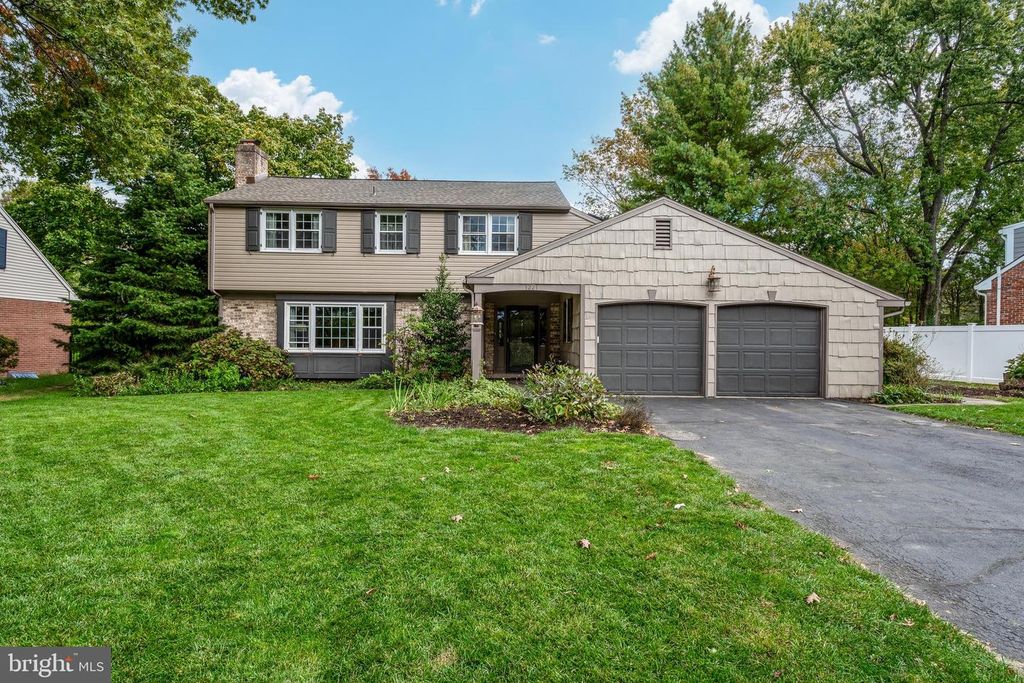 1221 COUNTRY CLUB DR, Lancaster, PA 17601