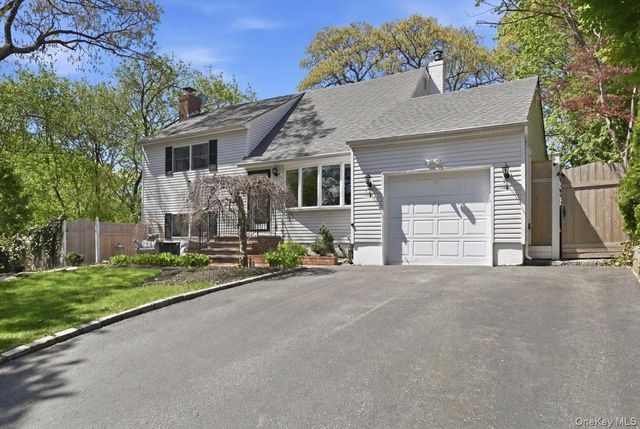 3 Layne Way, Northport, NY 11768