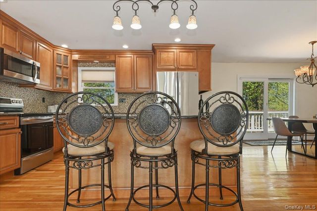 3 Layne Way, Northport, NY 11768