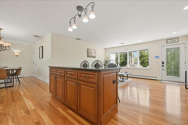 3 Layne Way, Northport, NY 11768