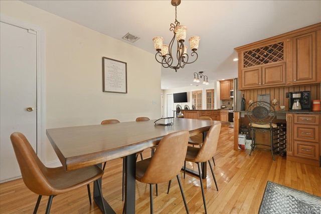 3 Layne Way, Northport, NY 11768