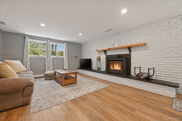 3 Layne Way, Northport, NY 11768