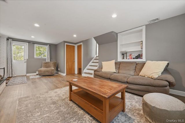 3 Layne Way, Northport, NY 11768