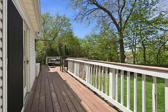 3 Layne Way, Northport, NY 11768