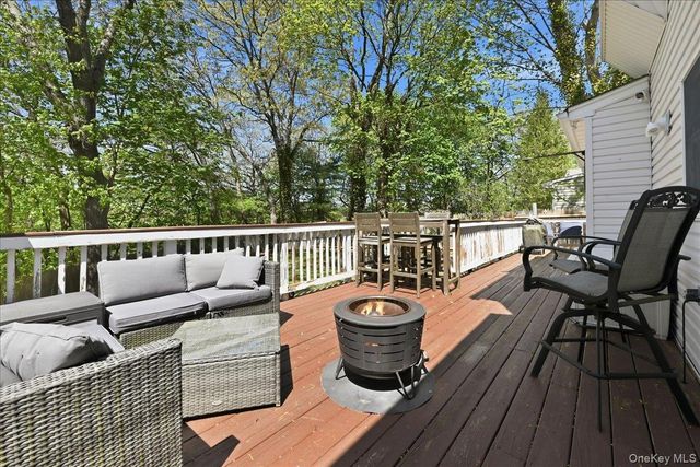 3 Layne Way, Northport, NY 11768