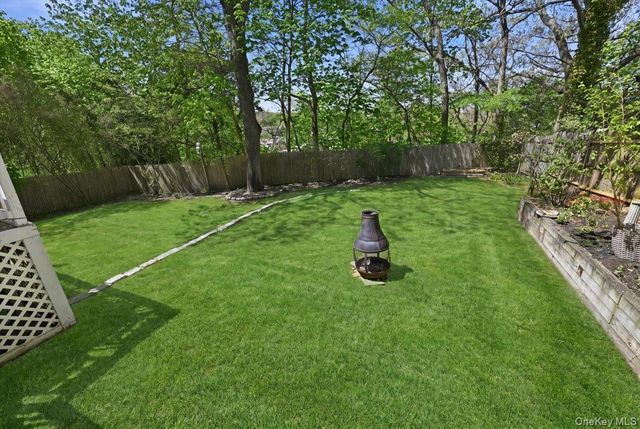 3 Layne Way, Northport, NY 11768