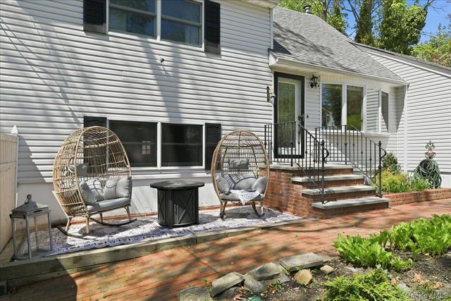 3 Layne Way, Northport, NY 11768