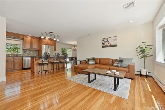 3 Layne Way, Northport, NY 11768