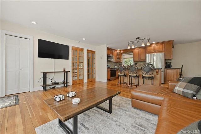 3 Layne Way, Northport, NY 11768